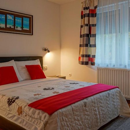Apartments Paradise Licko Petrovo Selo 외부 사진
