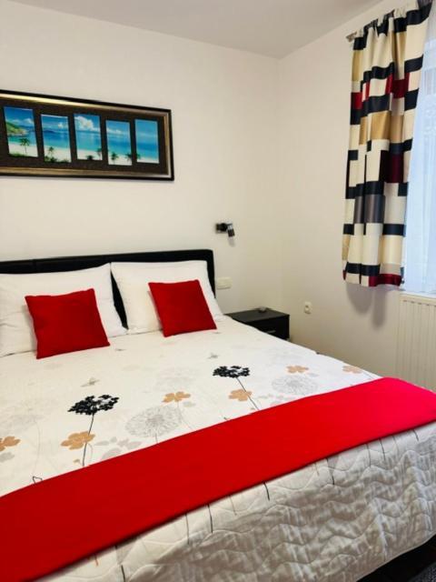 Apartments Paradise Licko Petrovo Selo 외부 사진