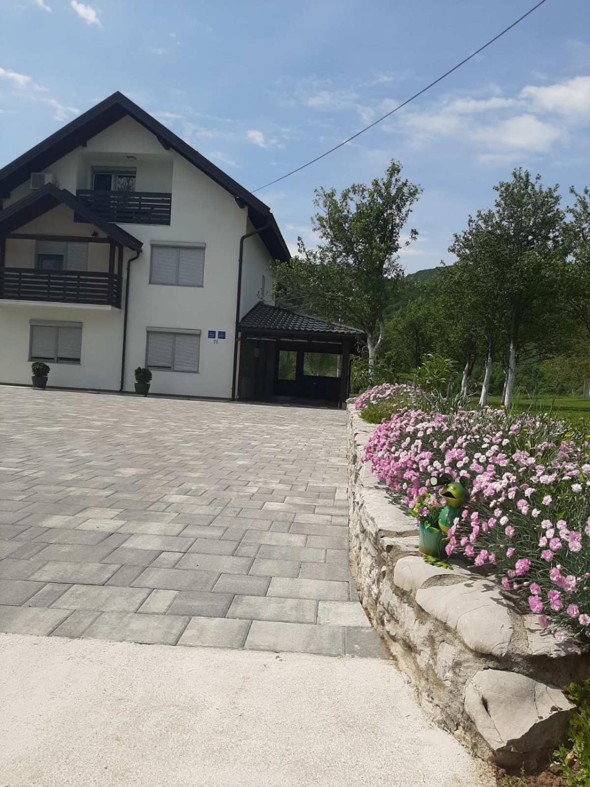 Apartments Paradise Licko Petrovo Selo 외부 사진