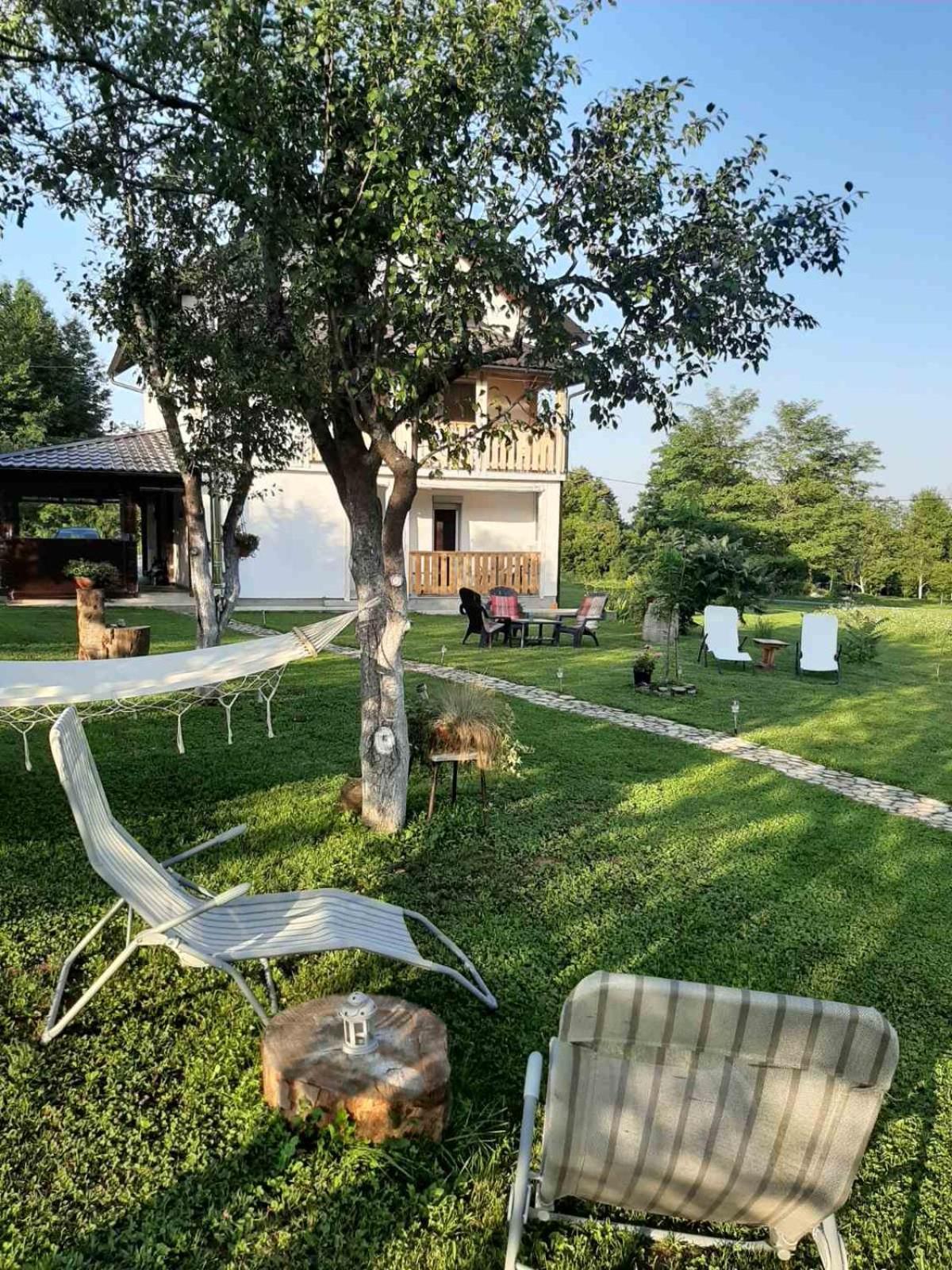 Apartments Paradise Licko Petrovo Selo 외부 사진