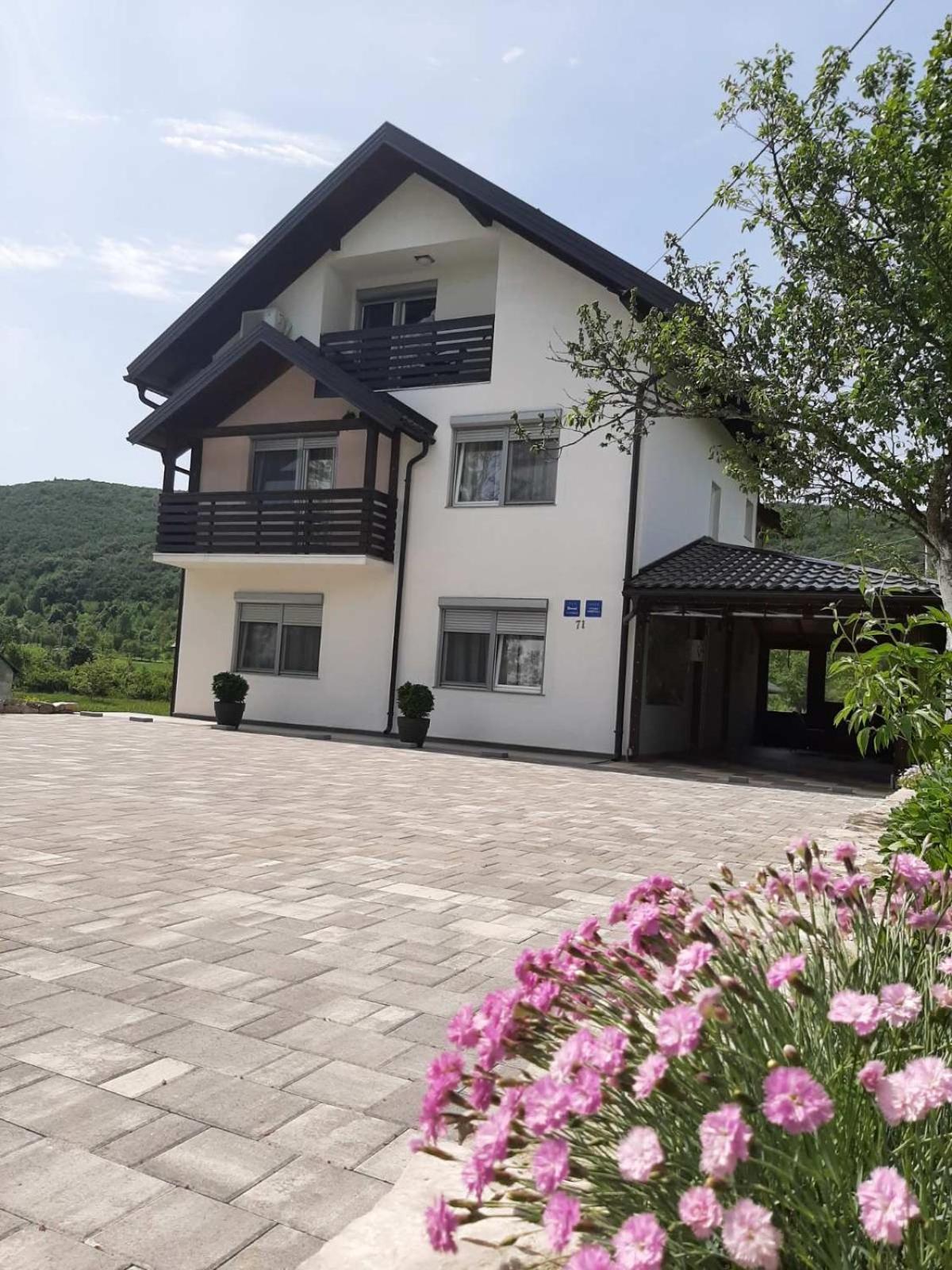 Apartments Paradise Licko Petrovo Selo 외부 사진